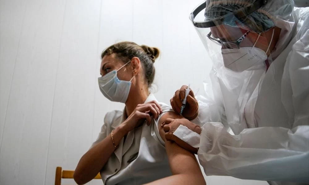 Κορονοϊός: Το εμβόλιο που προστατεύει από σοβαρή λοίμωξη